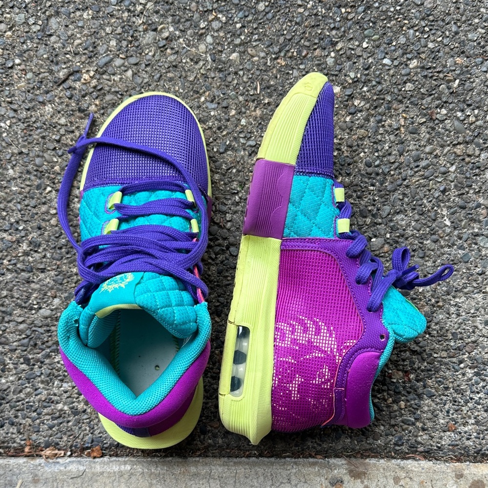 Nike LeBron Witness 8